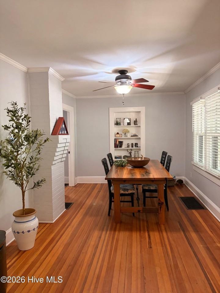 655 N May St - Photo 5 of 23