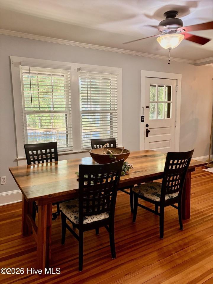 655 N May St - Photo 7 of 23