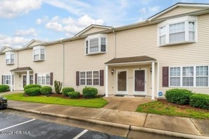 featured image of 3809 E Vancroft Cir #C5