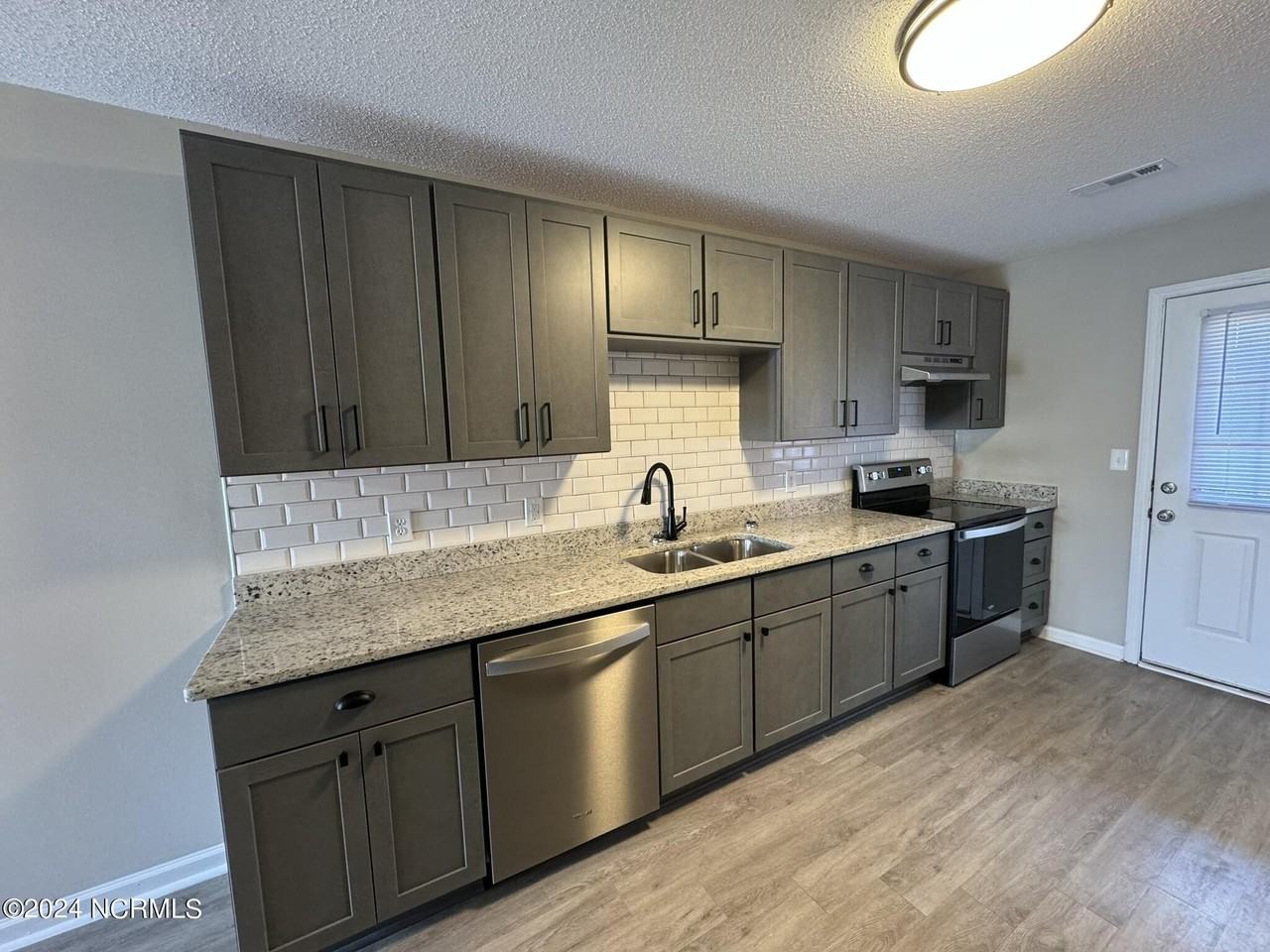 2203 Hurt Dr - Photo 4 of 16