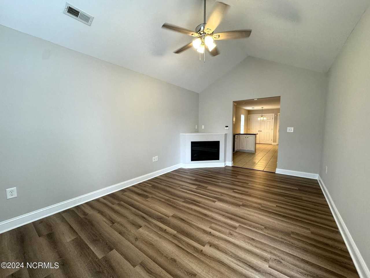 215 Hurt Ct - Photo 3 of 13