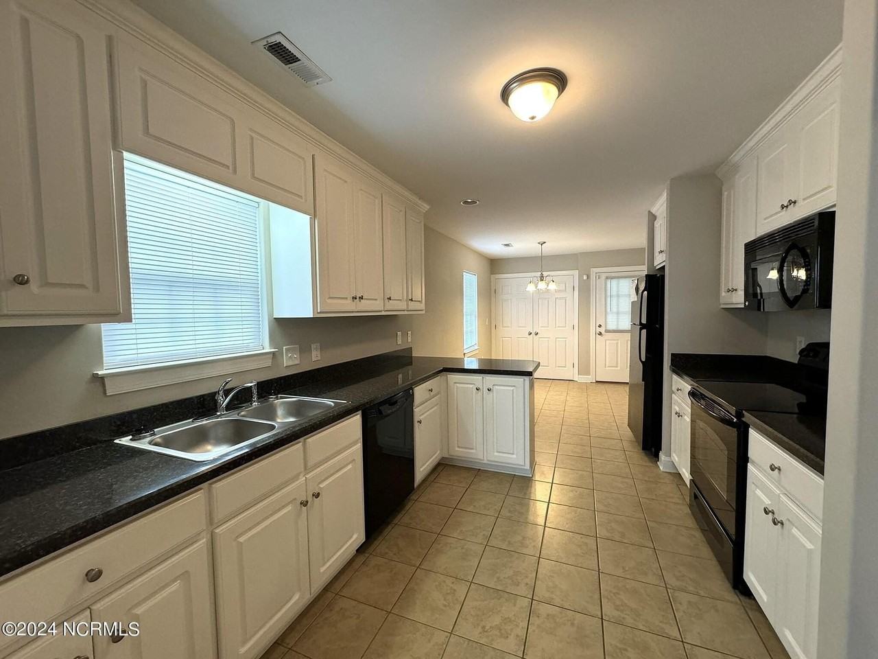 215 Hurt Ct - Photo 5 of 13