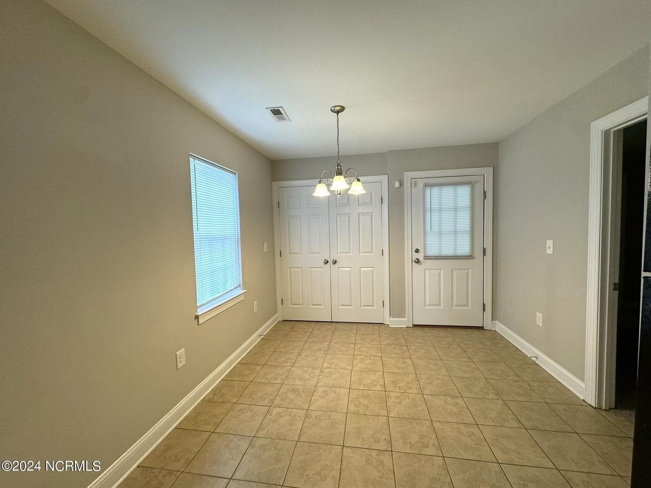 215 Hurt Ct - Photo 6 of 13
