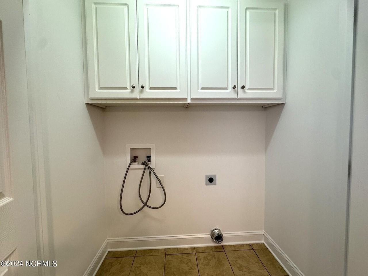 215 Hurt Ct - Photo 7 of 13
