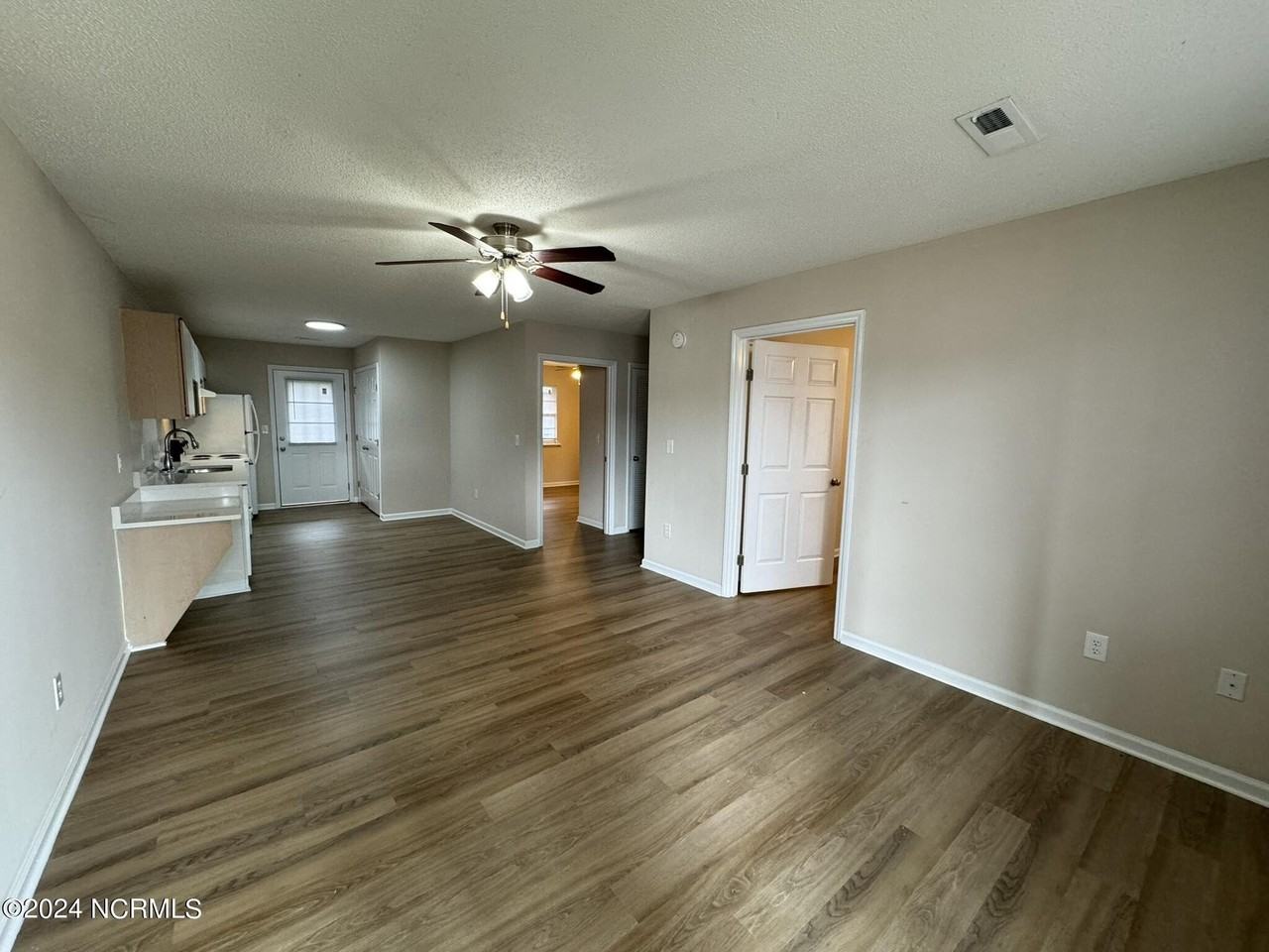 2215 Hurt Dr - Photo 3 of 11
