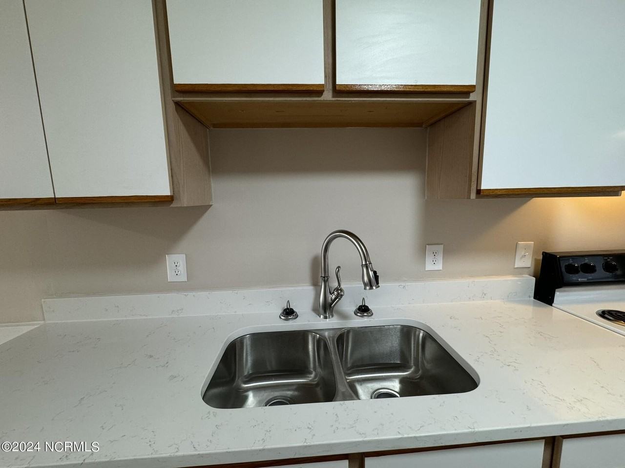 2215 Hurt Dr - Photo 7 of 11
