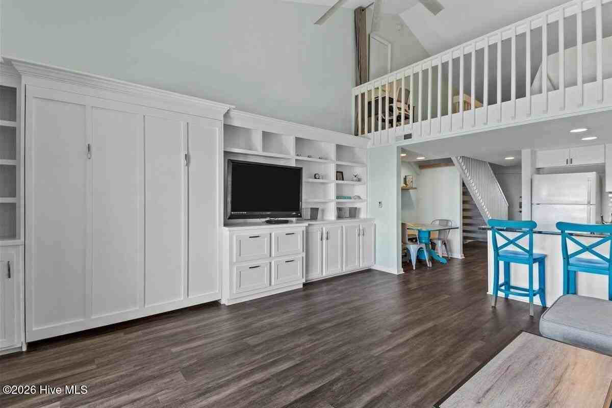 918 N New River Dr #534 - Photo 4 of 36
