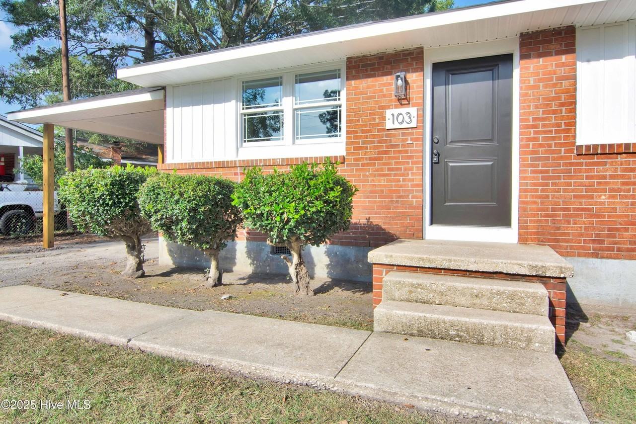 103 Armstrong Dr - Photo 2 of 26