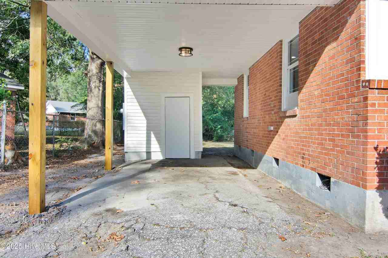 103 Armstrong Dr - Photo 3 of 26