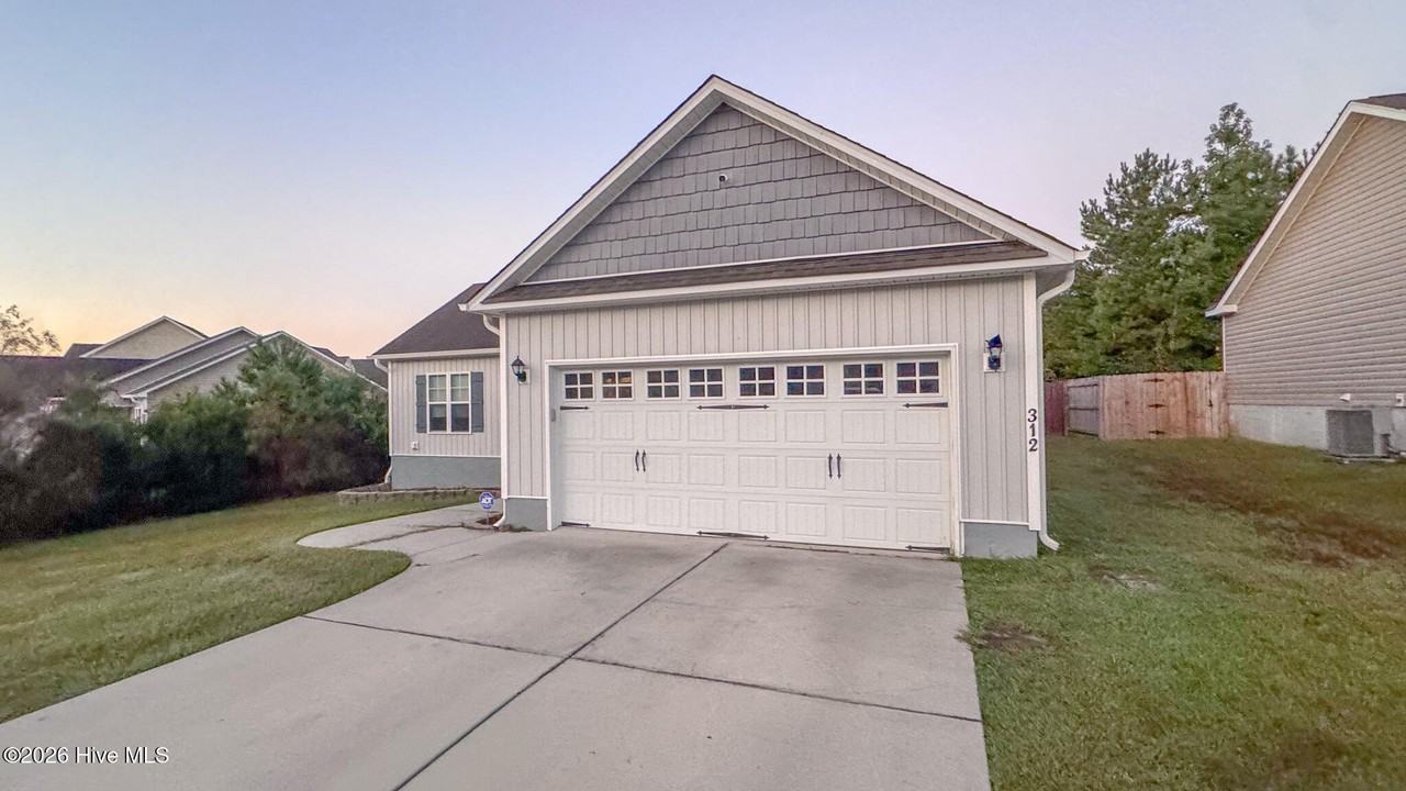 312 Jasmine Ln - Photo 3 of 24