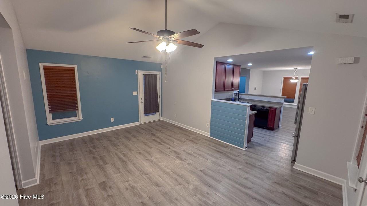 312 Jasmine Ln - Photo 4 of 24