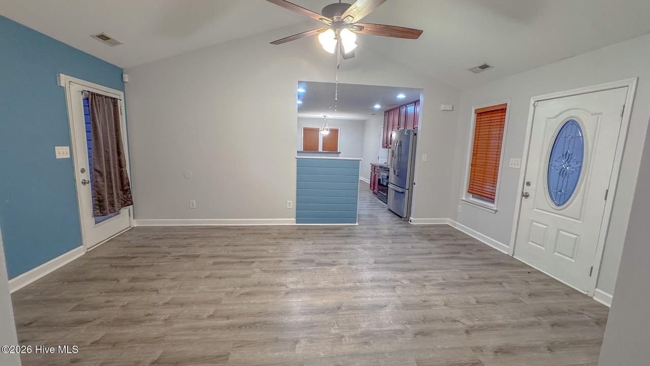 312 Jasmine Ln - Photo 5 of 24