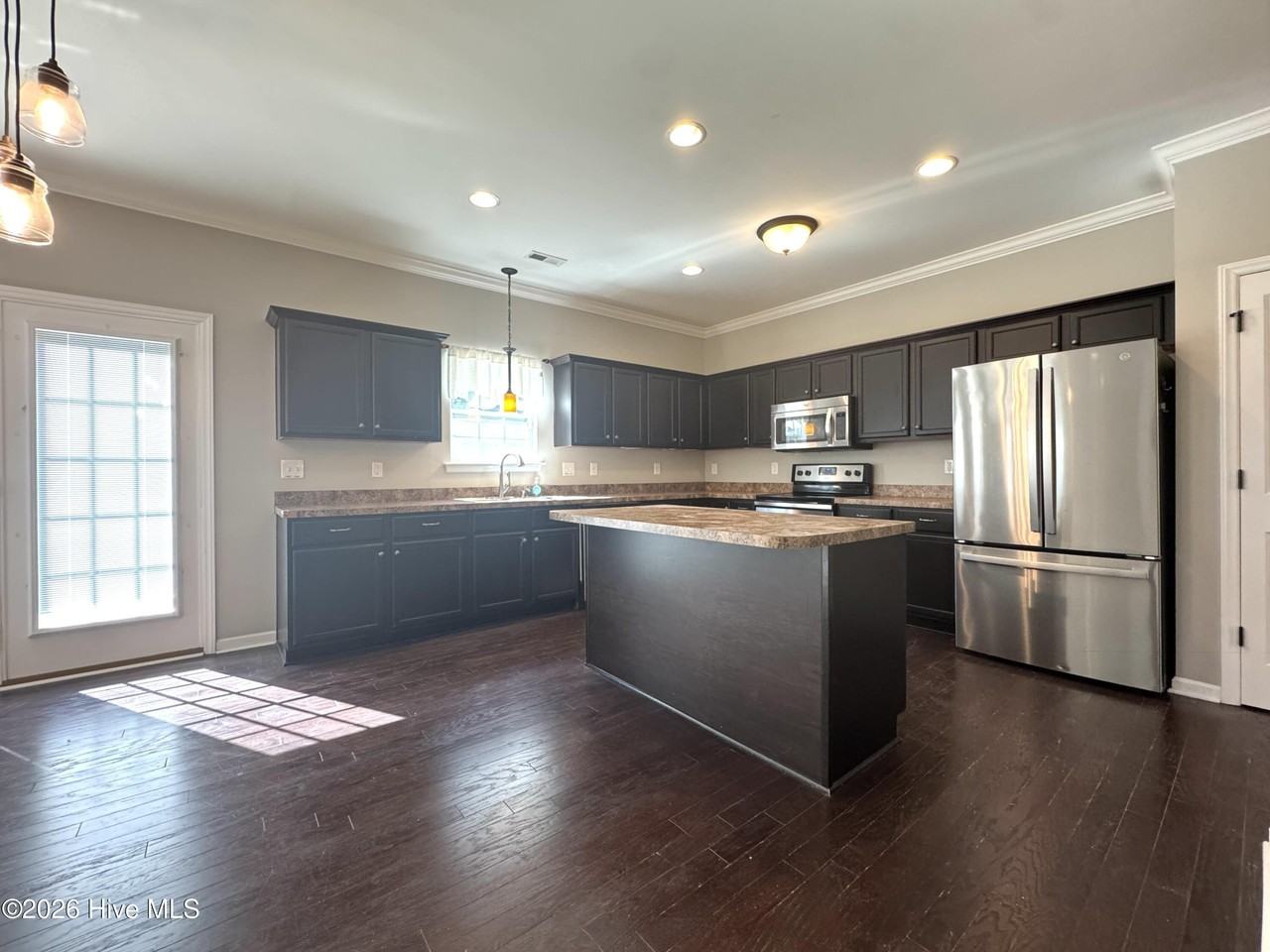 210 Lynden Ln - Photo 3 of 39