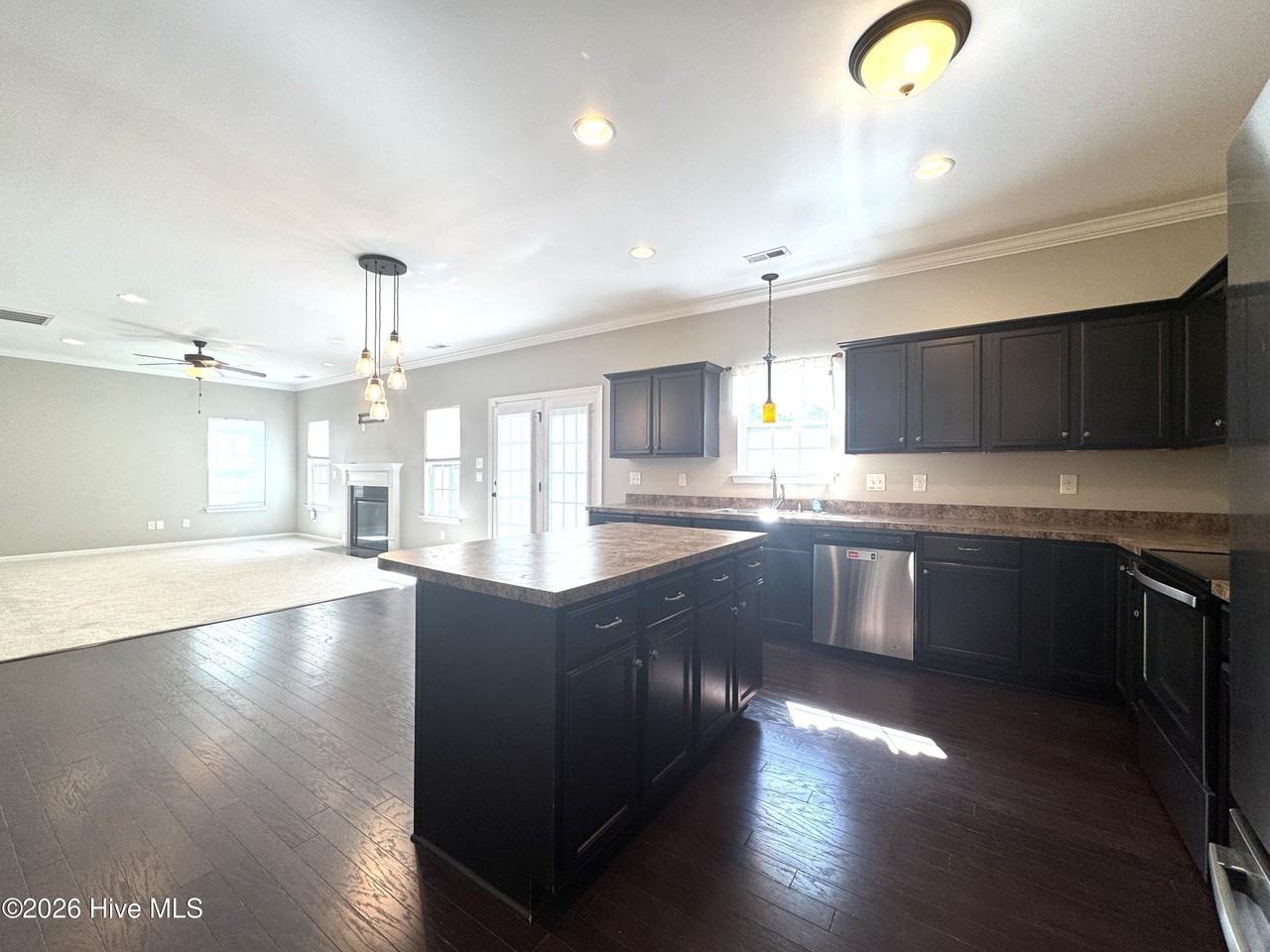 210 Lynden Ln - Photo 4 of 39