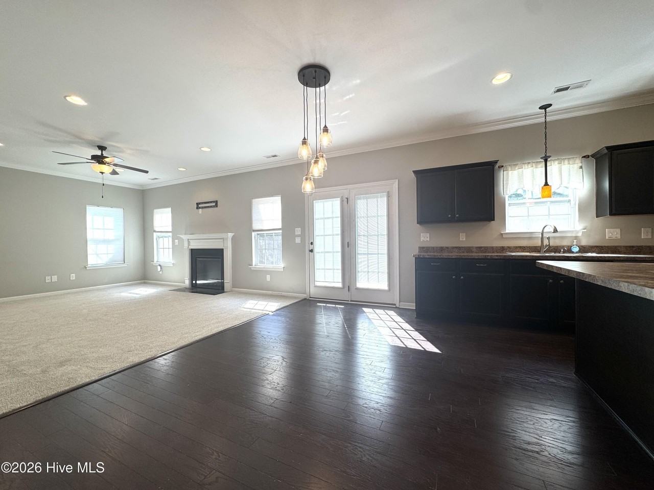 210 Lynden Ln - Photo 5 of 39