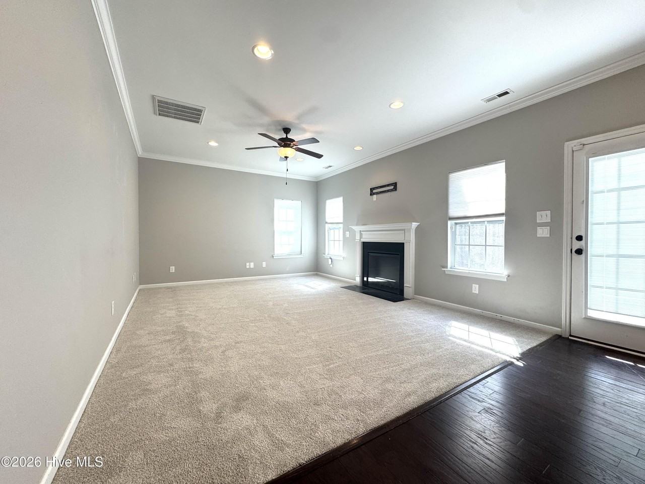 210 Lynden Ln - Photo 6 of 39