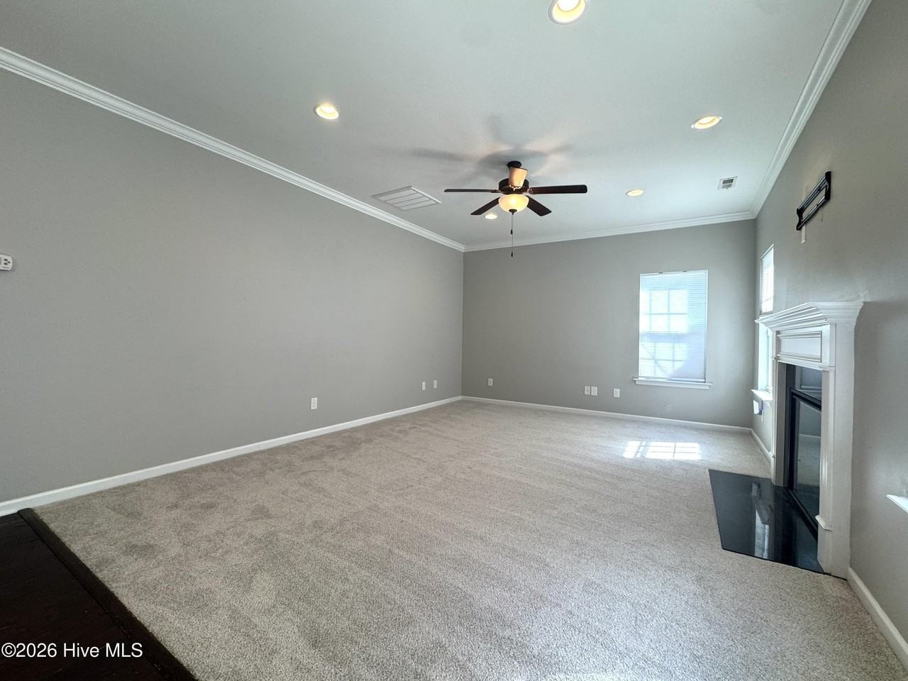 210 Lynden Ln - Photo 7 of 39