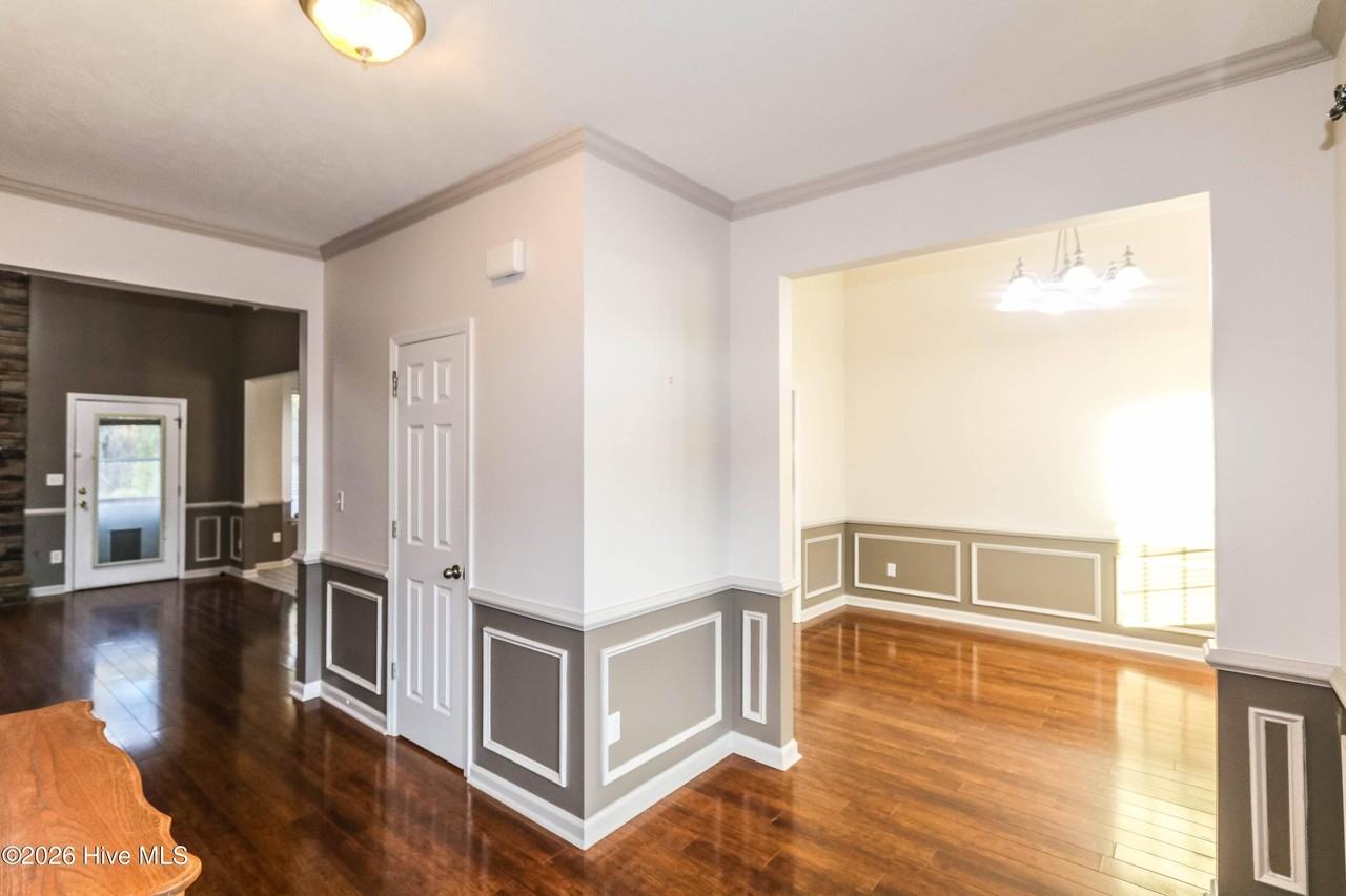 4704 Park Ridge Ct - Photo 5 of 50
