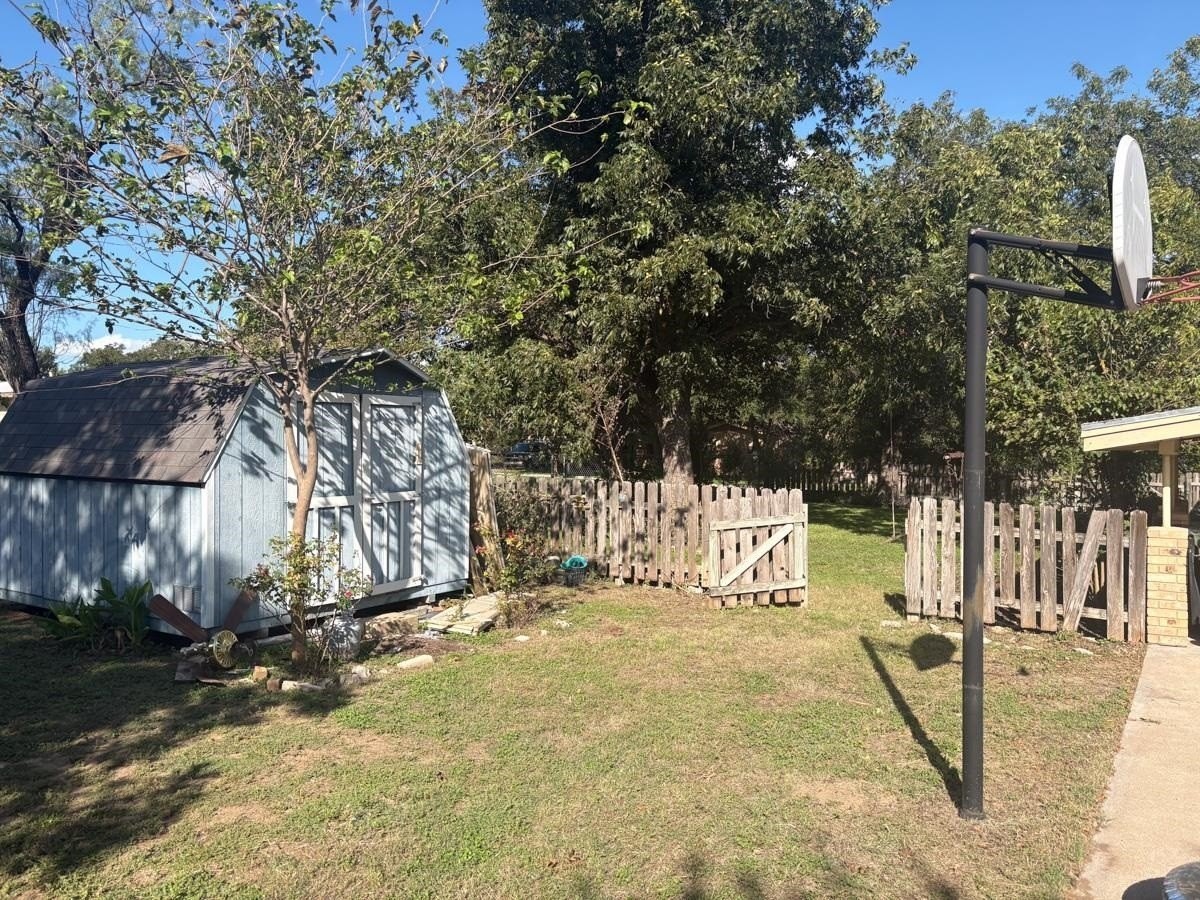 108 E Taggard St - Photo 4 of 15