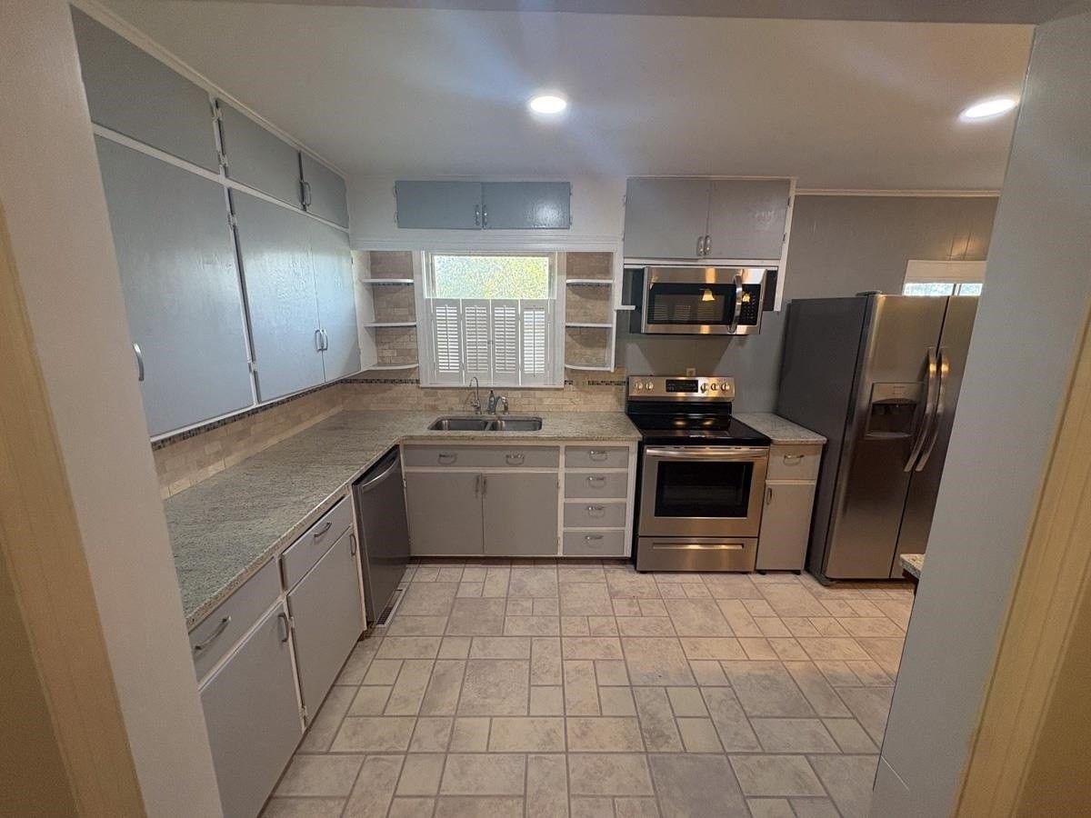 108 E Taggard St - Photo 6 of 15