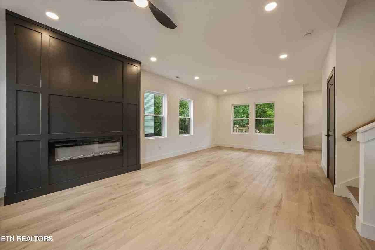 121 Ingersoll Ave - Photo 4 of 19