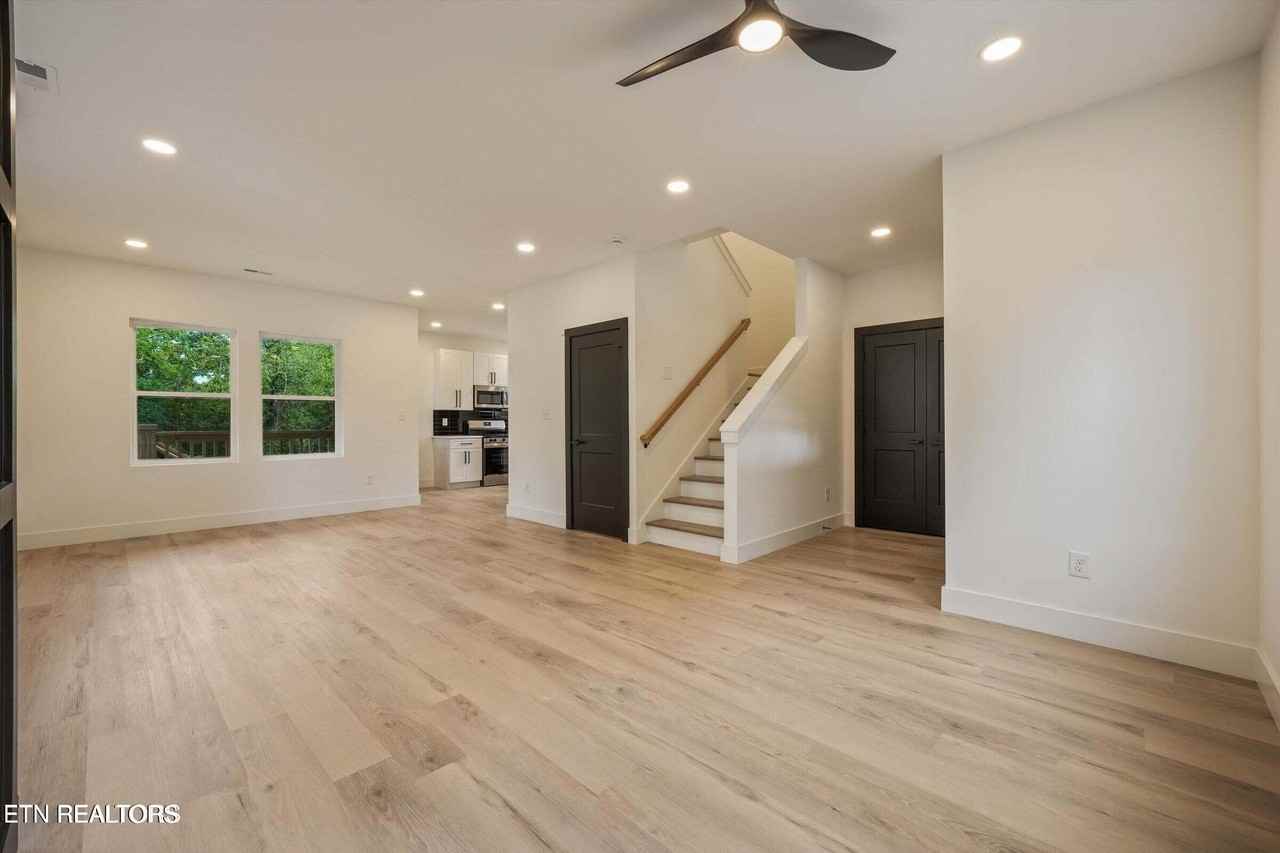 121 Ingersoll Ave - Photo 5 of 19