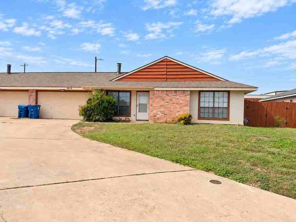 801B Laura Belle Dr - Photo 2 of 32