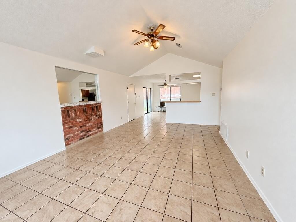 801B Laura Belle Dr - Photo 3 of 32