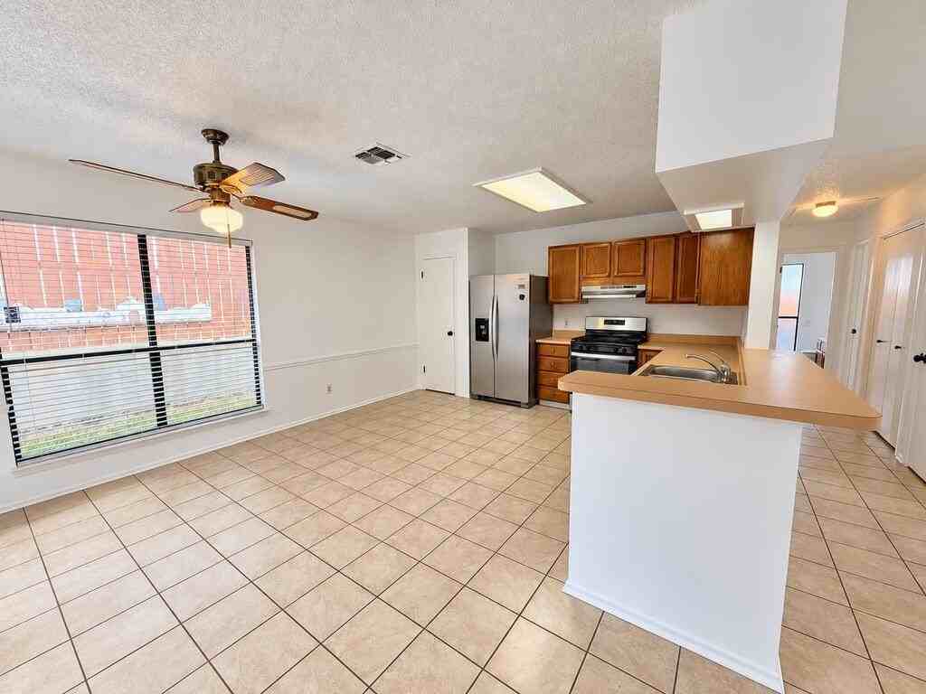 801B Laura Belle Dr - Photo 5 of 32