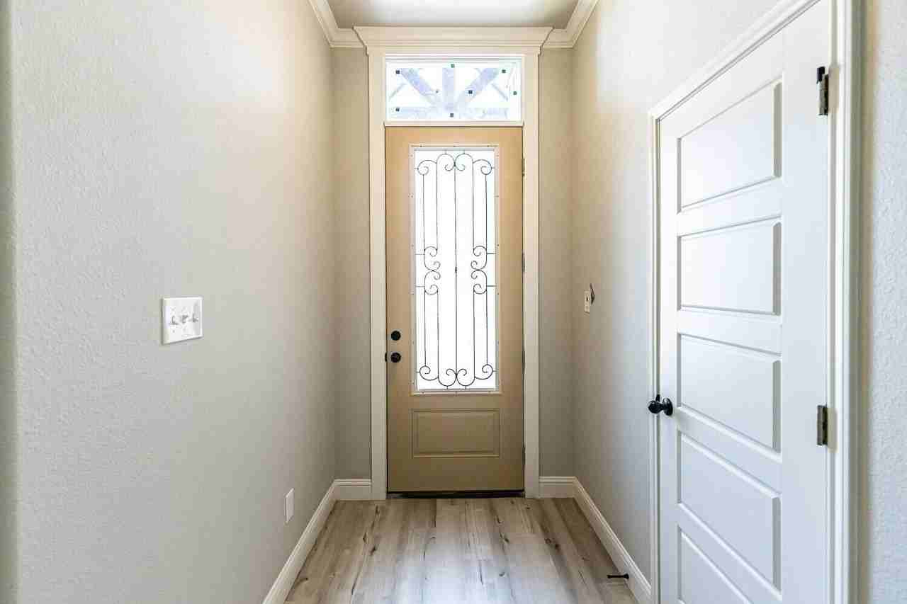 7002 17th St - Photo 2 of 19