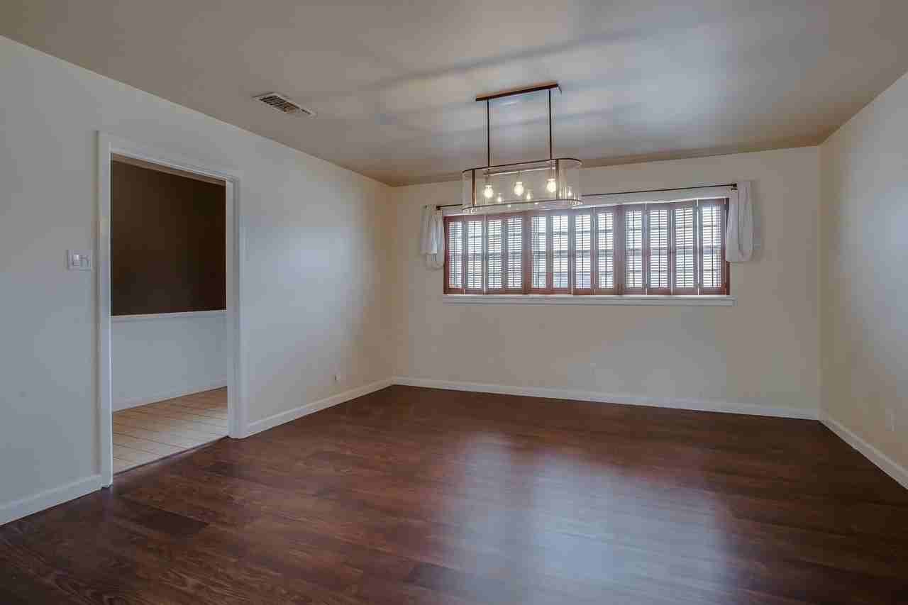 3608 43rd St - Photo 4 of 16