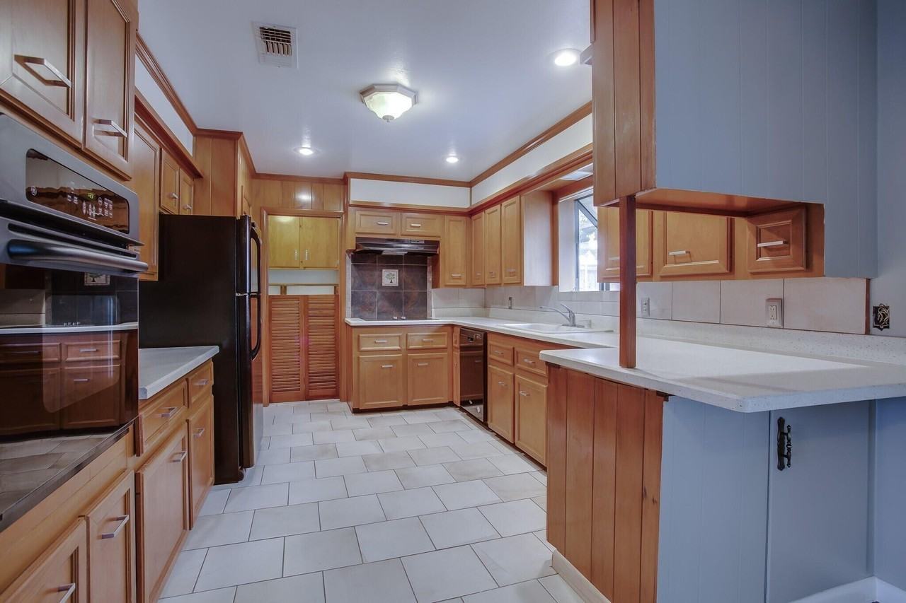 3608 43rd St - Photo 7 of 16