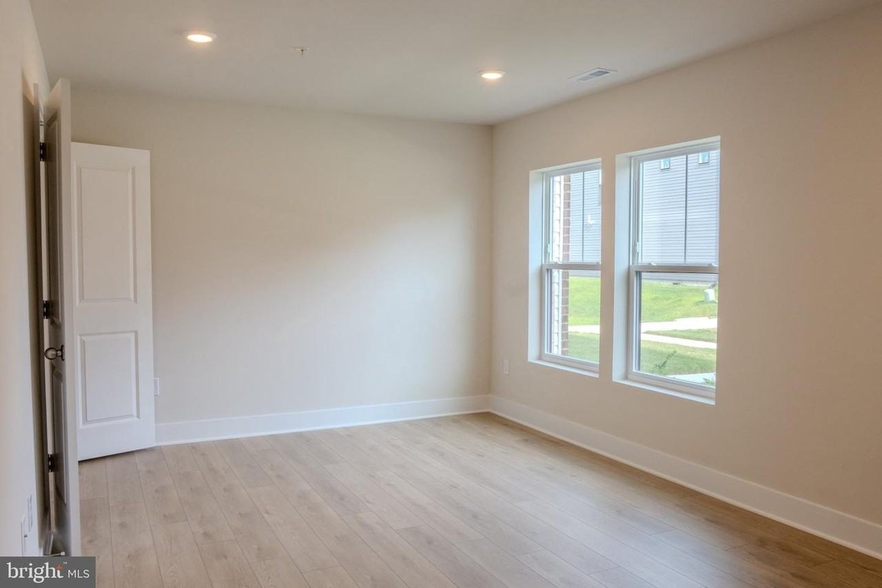 7418 Amega Way - Photo 4 of 37