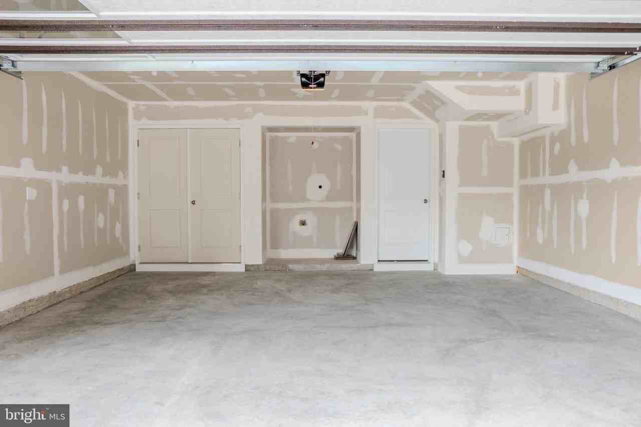 7418 Amega Way - Photo 7 of 37