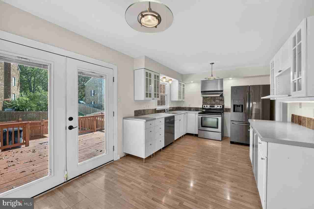 3046 Seminole Rd - Photo 4 of 15