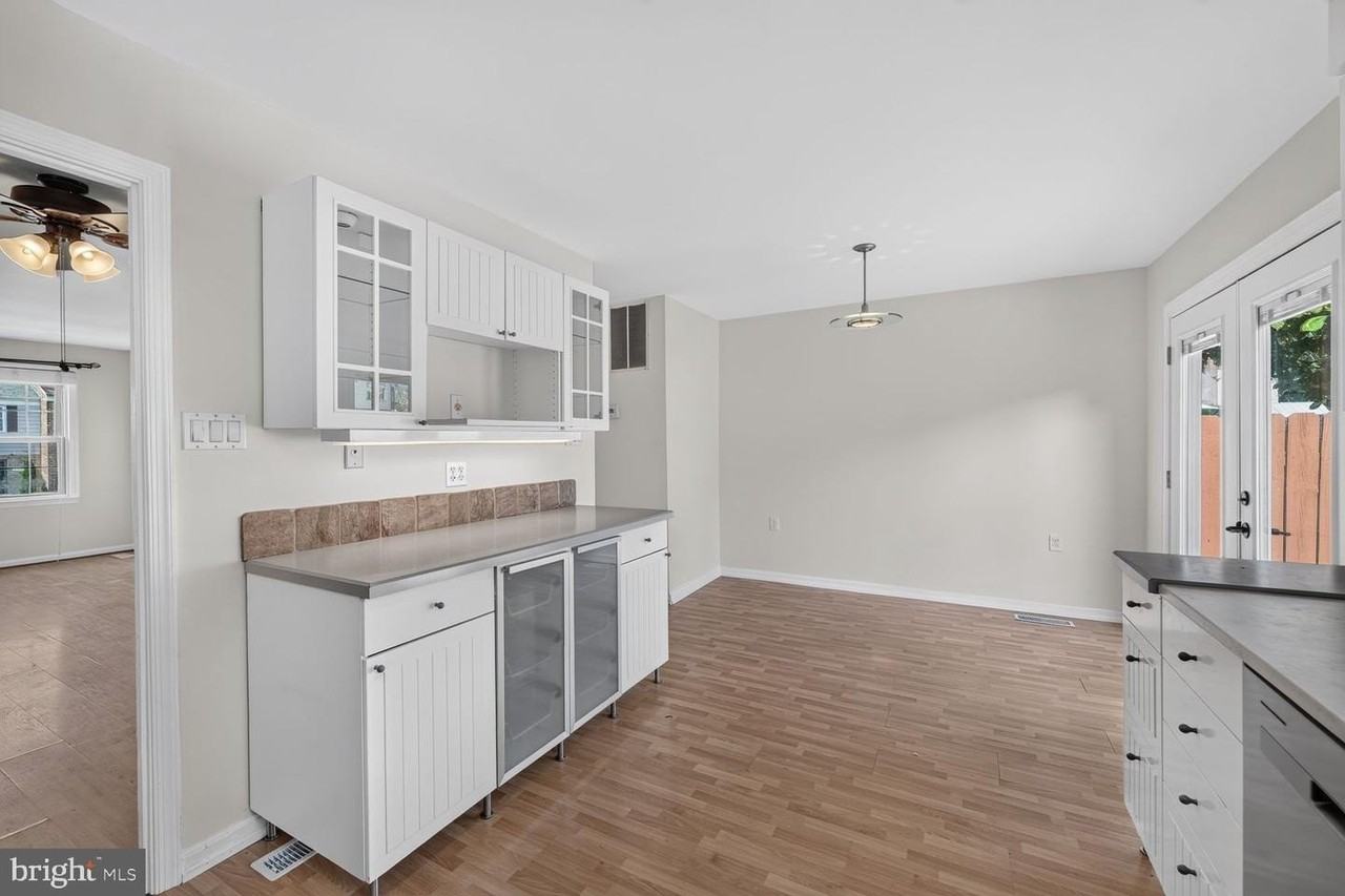 3046 Seminole Rd - Photo 6 of 15