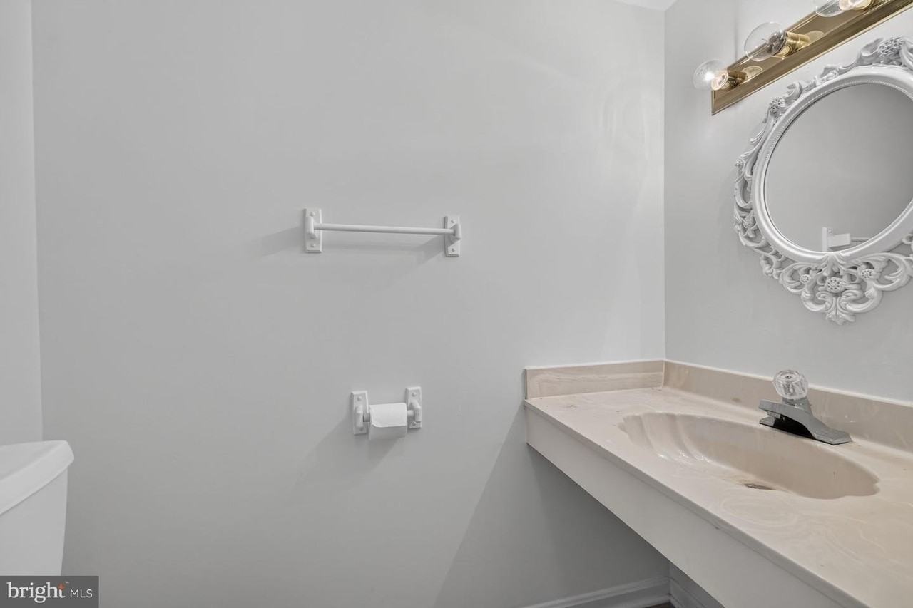 3046 Seminole Rd - Photo 7 of 15