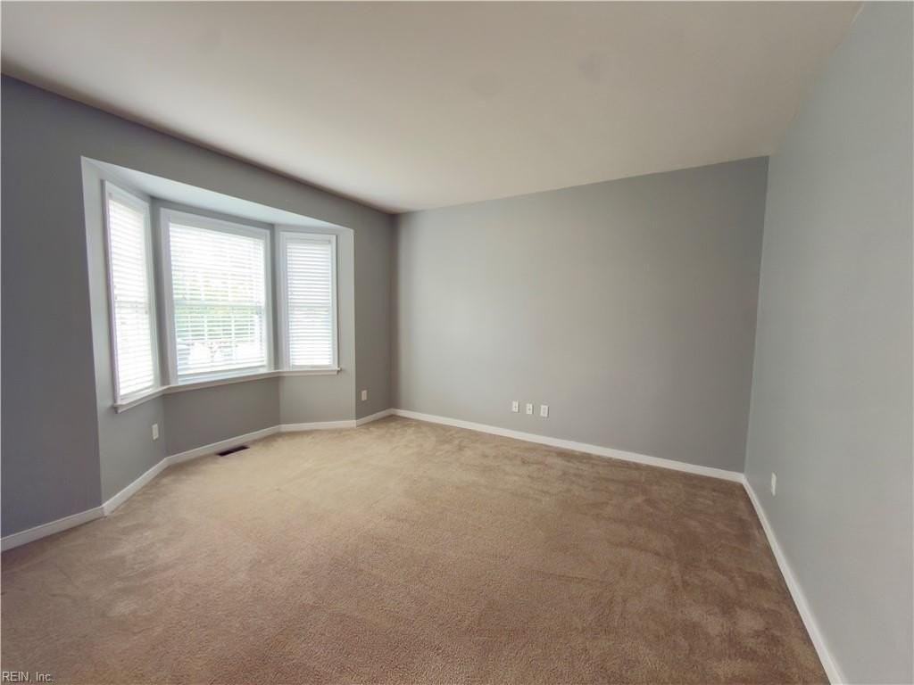 302 Corvette Dr - Photo 7 of 32