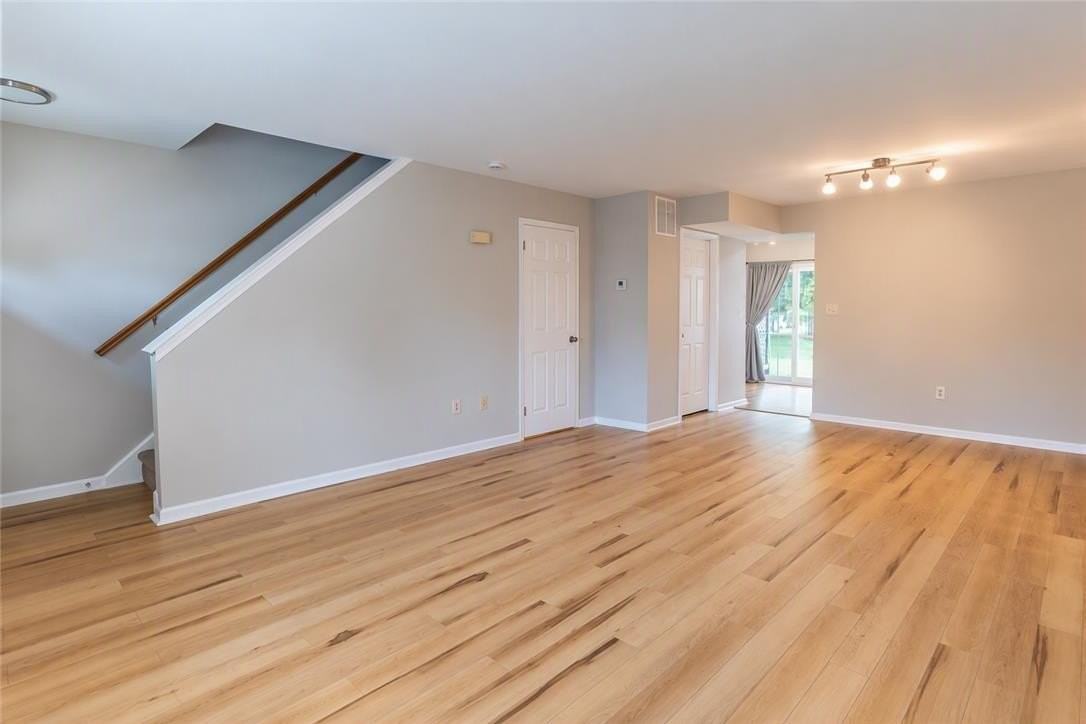 104 Empire Ct - Photo 3 of 37