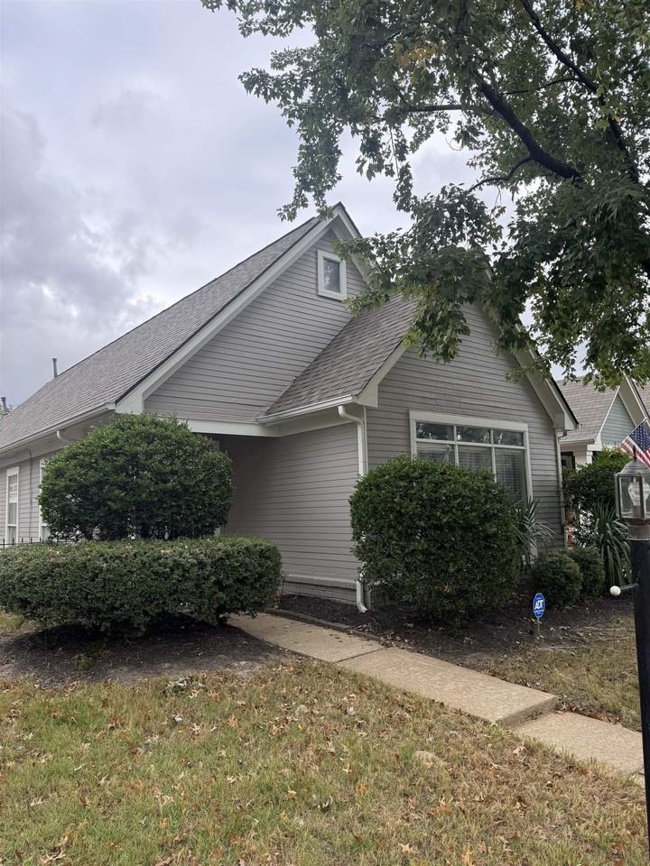 1063 Island Park Dr - Photo 2 of 8
