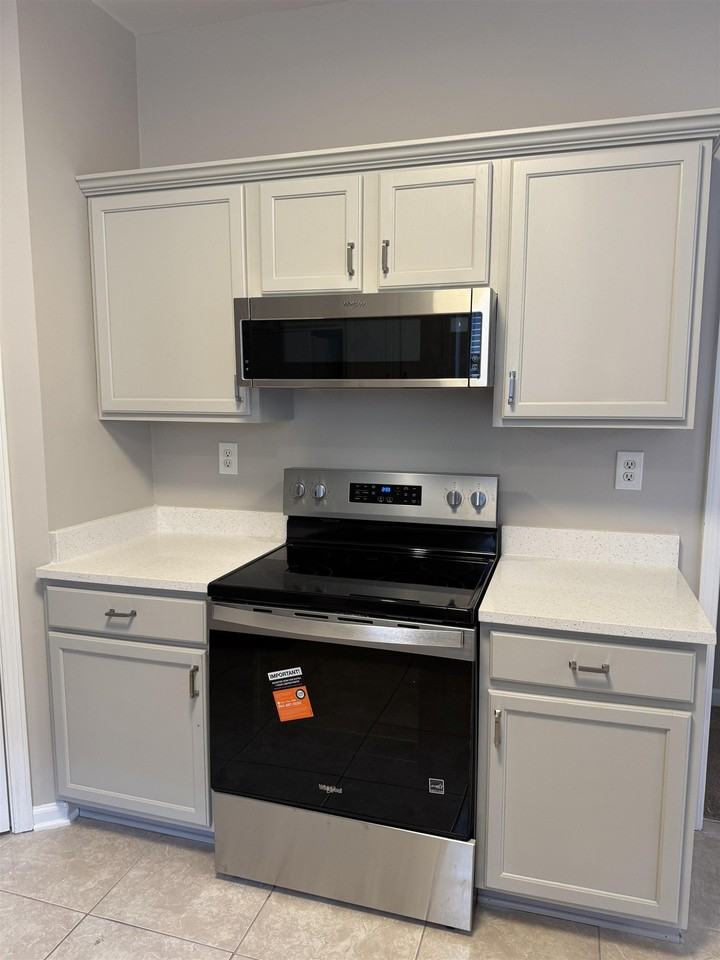 1063 Island Park Dr - Photo 3 of 8