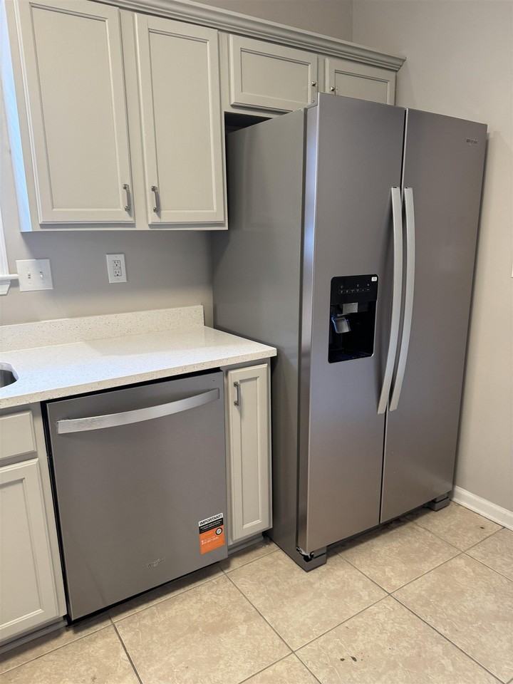 1063 Island Park Dr - Photo 4 of 8