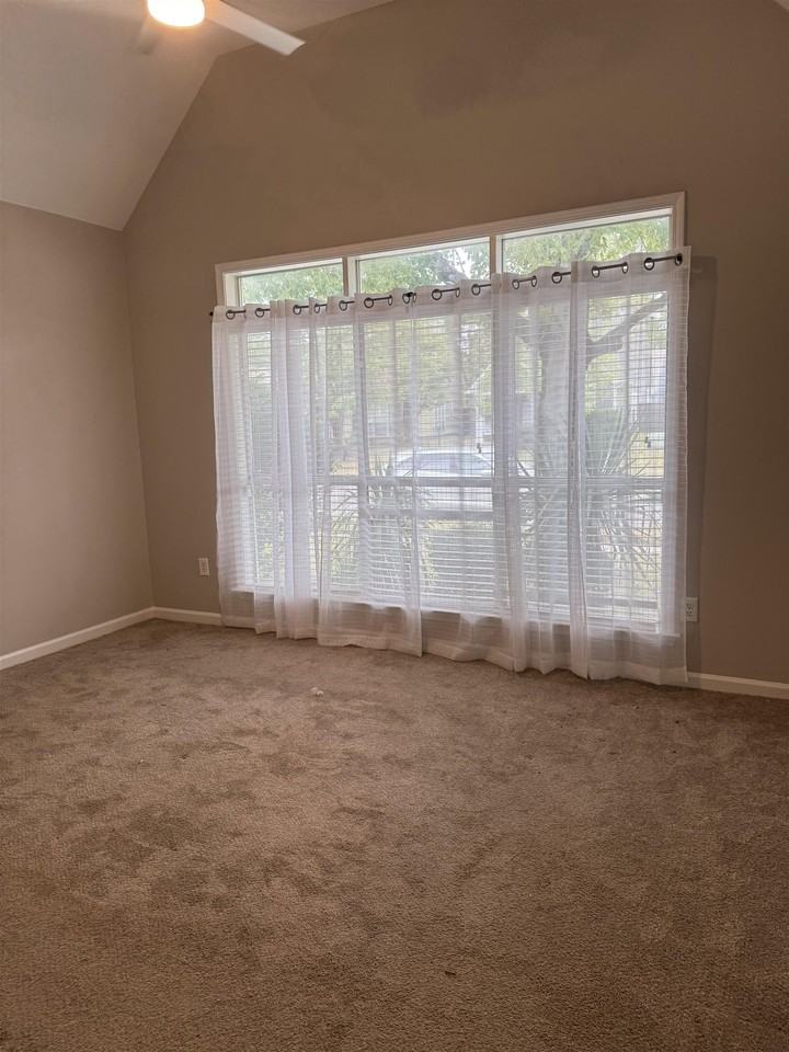 1063 Island Park Dr - Photo 6 of 8