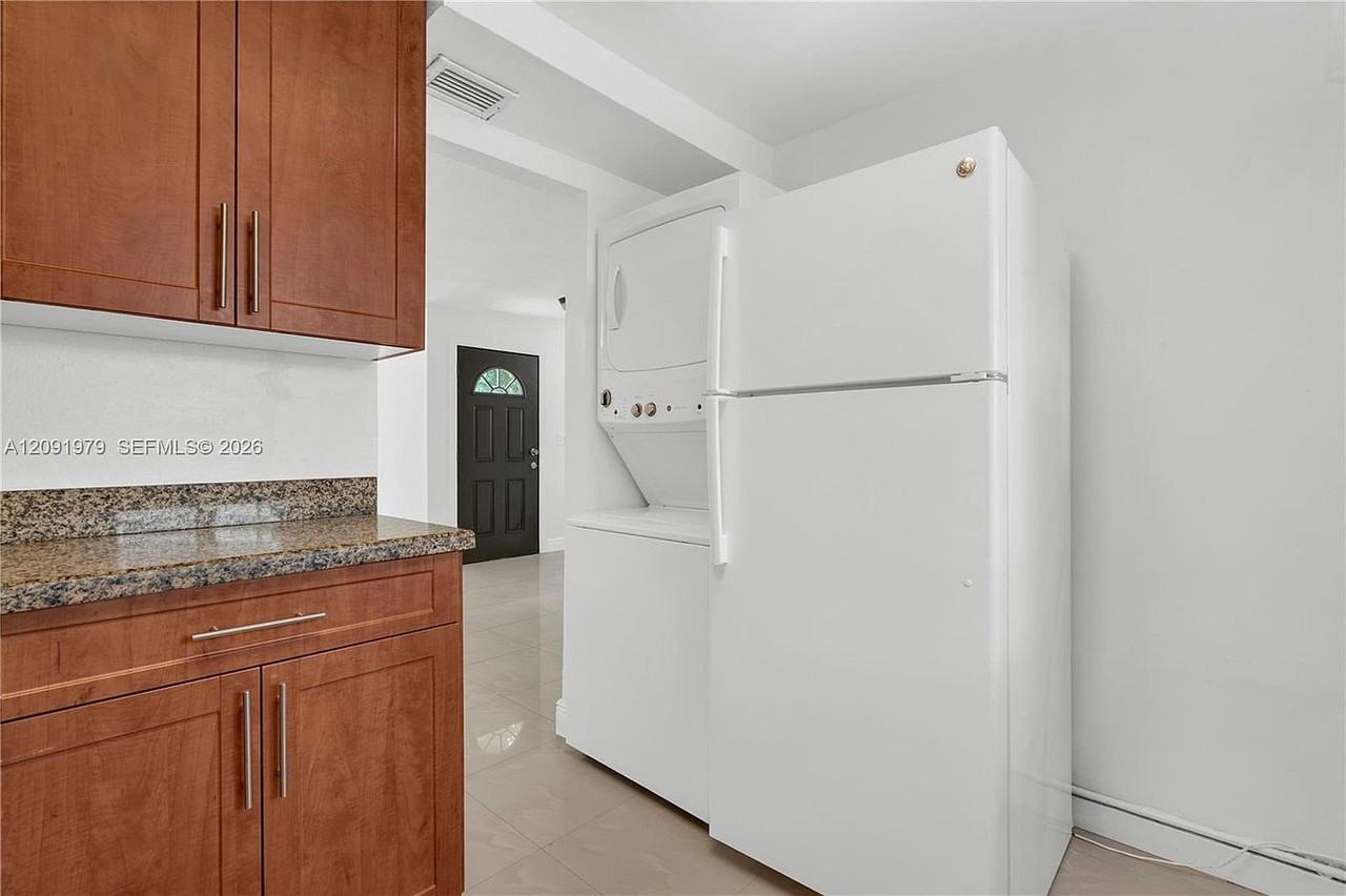 11433 Sw 69th Ave - Photo 3 of 8