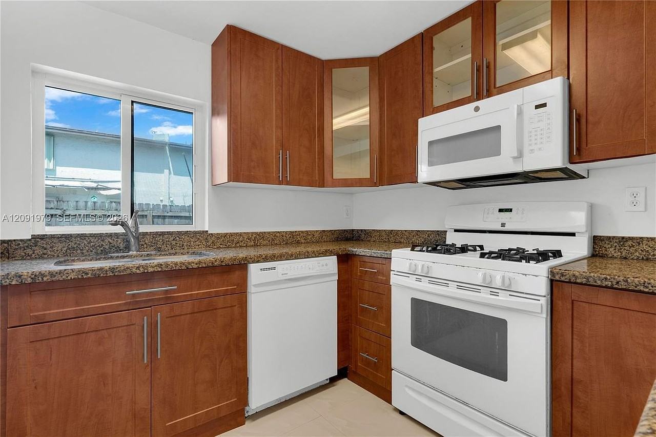 11433 Sw 69th Ave - Photo 4 of 8