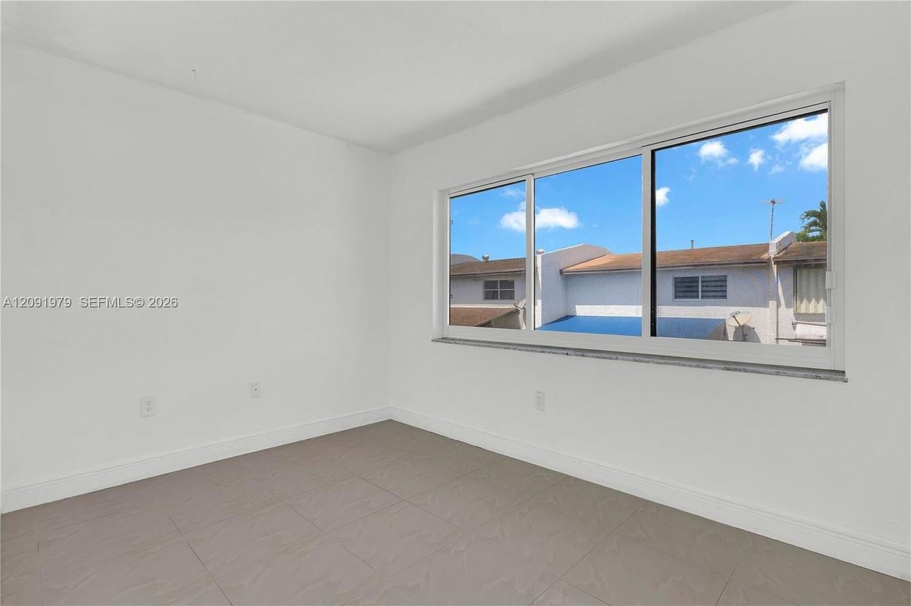 11433 Sw 69th Ave - Photo 5 of 8