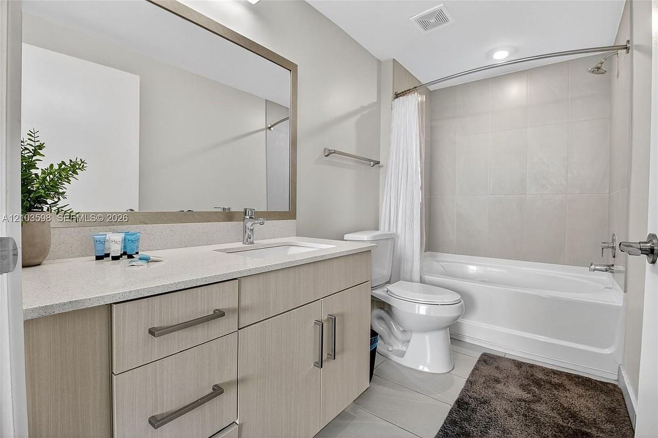 1111 Nw 1st St #608 - Photo 4 of 7