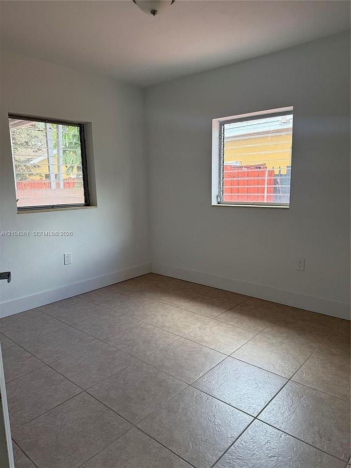 6474 Sw 25th St - Photo 4 of 8