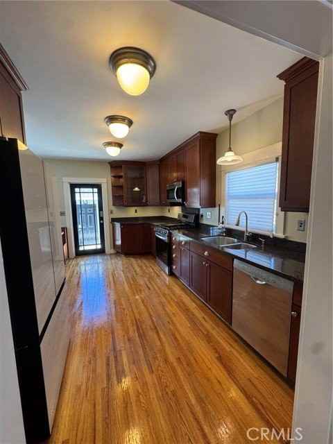 85 Quincy Ave - Photo 3 of 8
