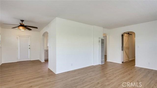 313 Venice Way - Photo 2 of 8
